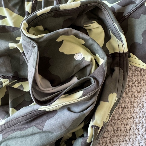 lululemon wunder under train with pockets green camo everlux leggings size 8 - Picture 13 of 15
